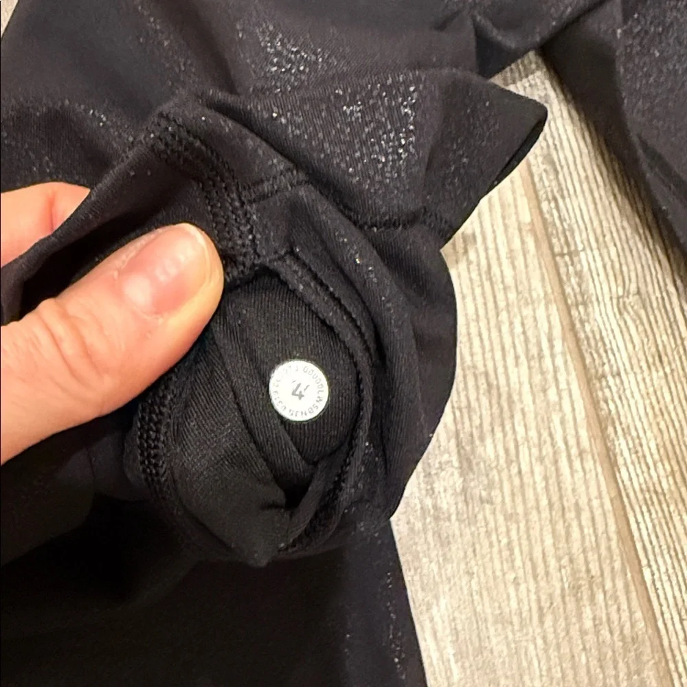 Lululemon shiny black Leggings size 4 (29” inseam)